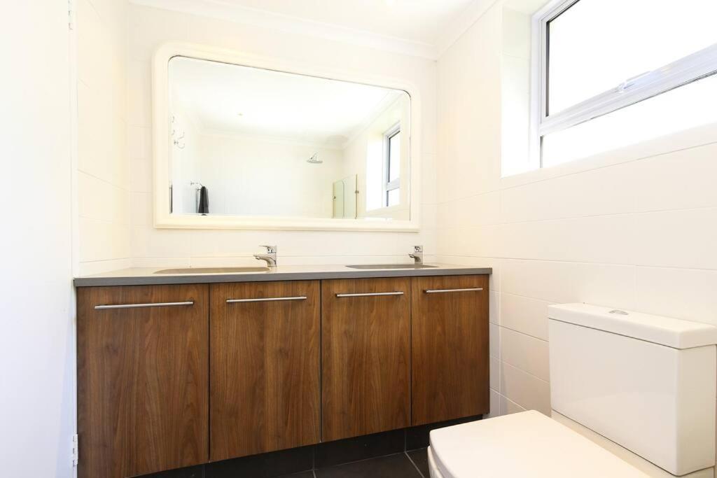 Apartment Number 5104 - Contemporary Clifton *